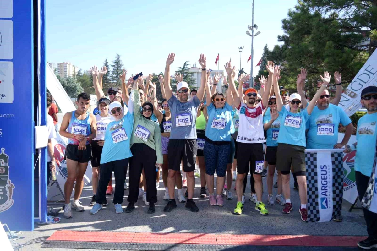 Niğde’de Şehit Ömer Halisdemir Anısına Spor Festivali ve Yarı Maraton Koşusu Düzenlendi